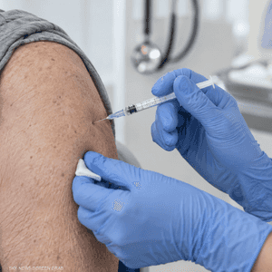 جرعة أعلى لكبار السن.. حماية إضافية للرئتين