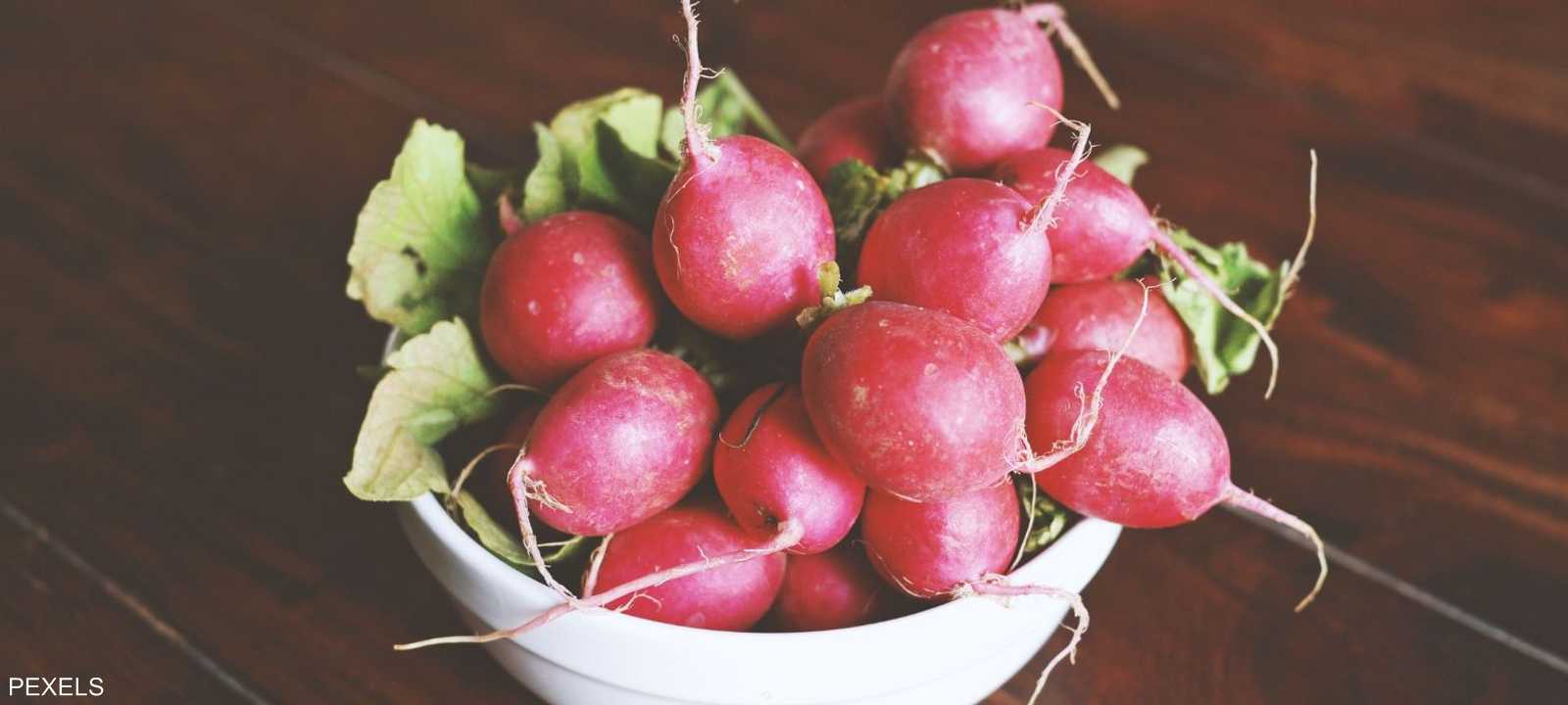 الفجل قبل الطعام.. عادة بسيطة قد تنشط الهضم