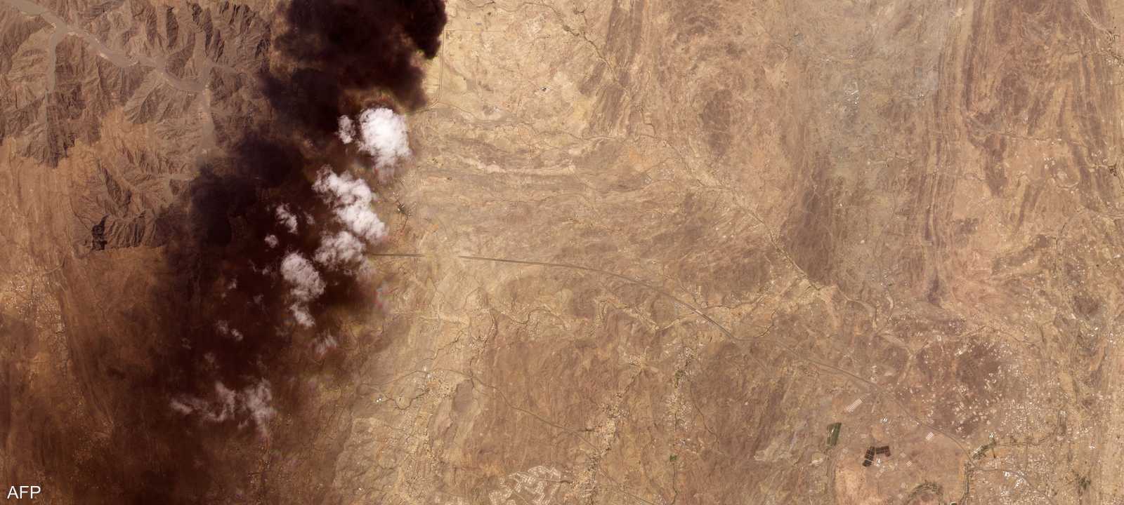 صورة فضائية ترصد آثار ضربة المسيرة على خط النفط السعودي