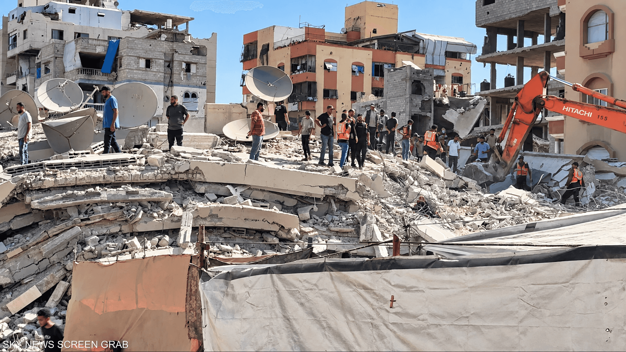 غزة.. خطر العيش وسط الخراب