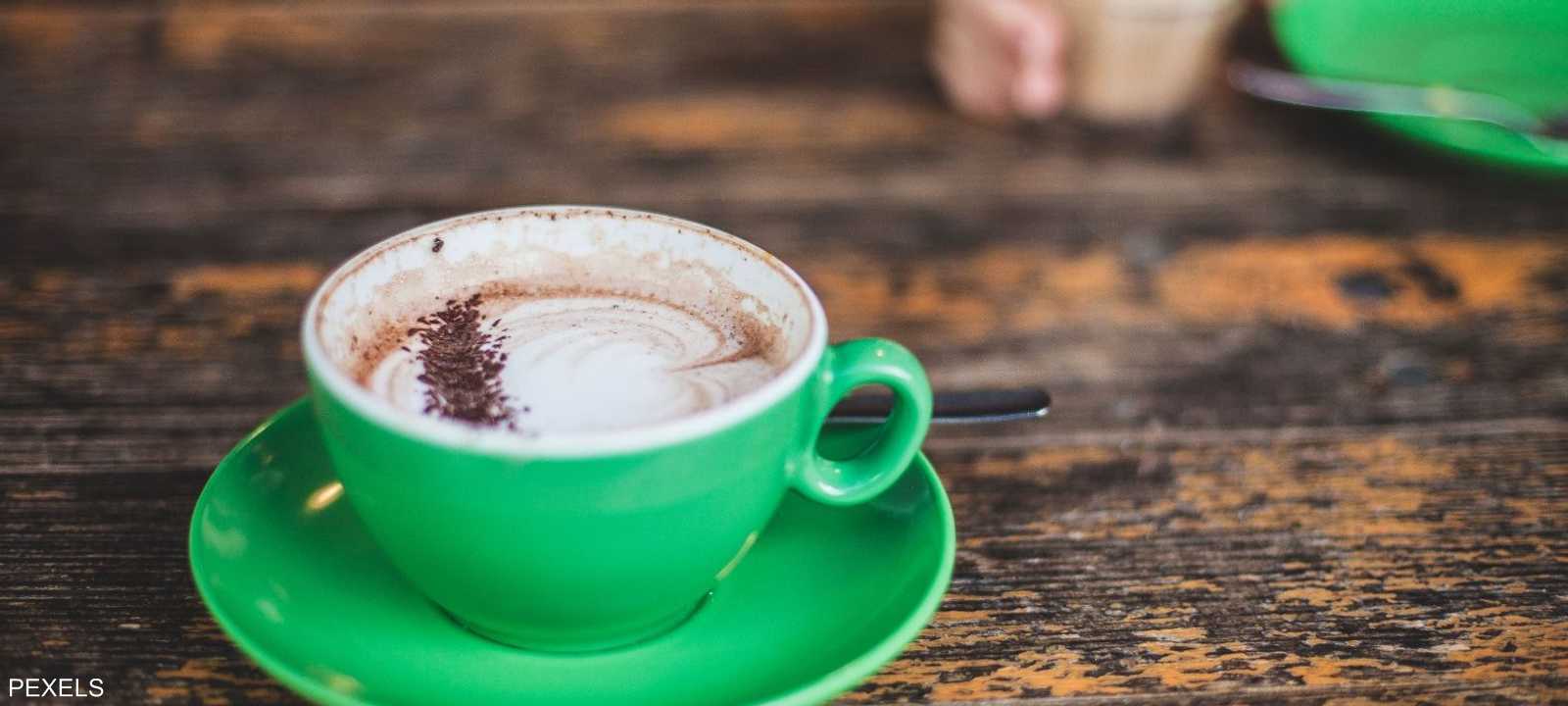 من الحمضيات إلى المخللات.. أطعمة لا تناسب القهوة