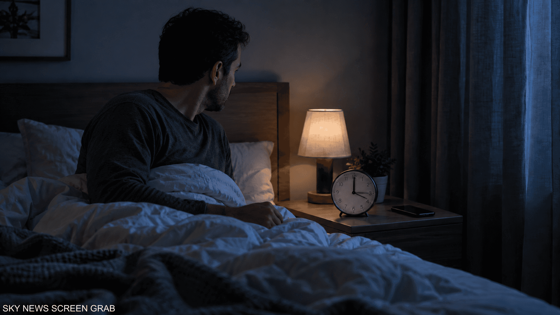 لماذا تستيقظ في الثالثة صباحا؟.. الأسباب والحلول 