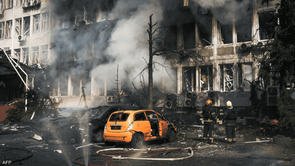 مقتل شخصين وإصابة 6 آخرين في هجوم صاروخي روسي على كييف