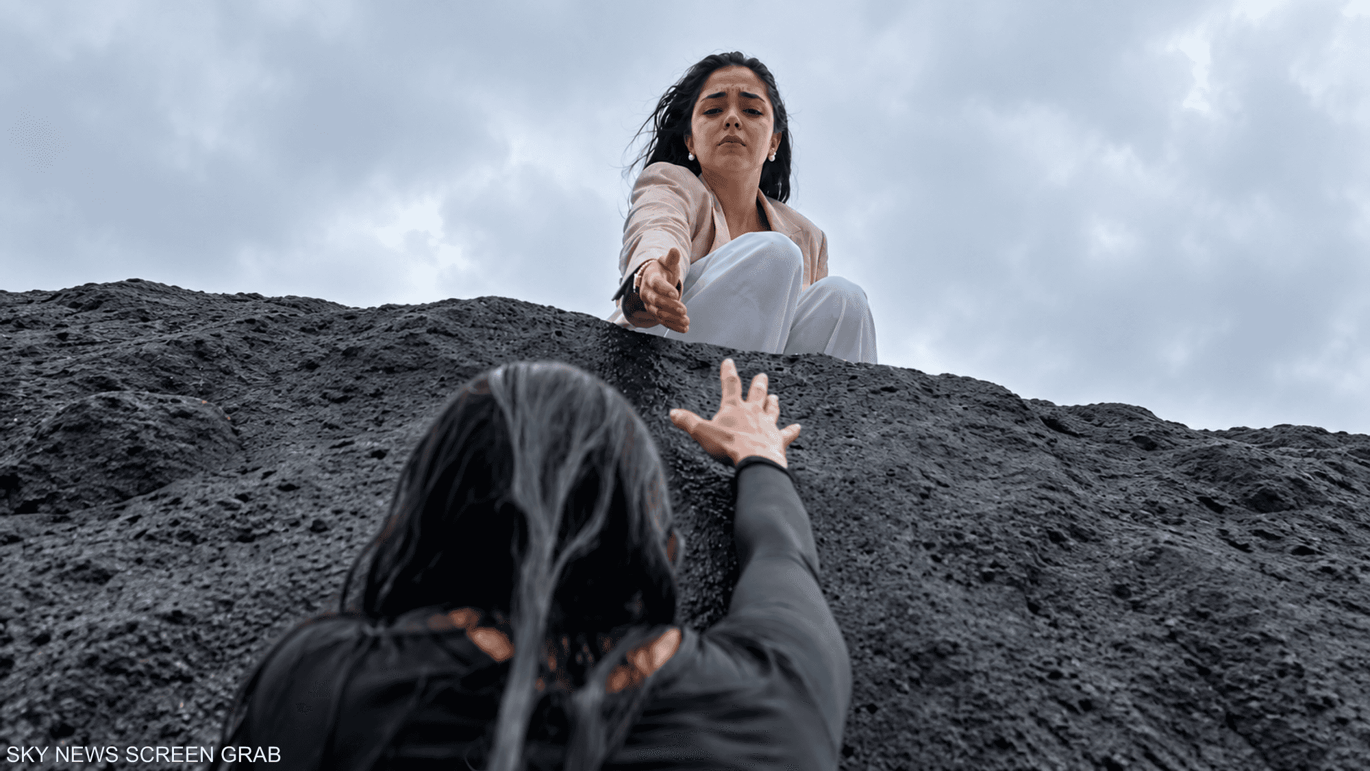 ترند "أنقذ نفسك".. هل تكون أنت سندك وقت الشدة؟
