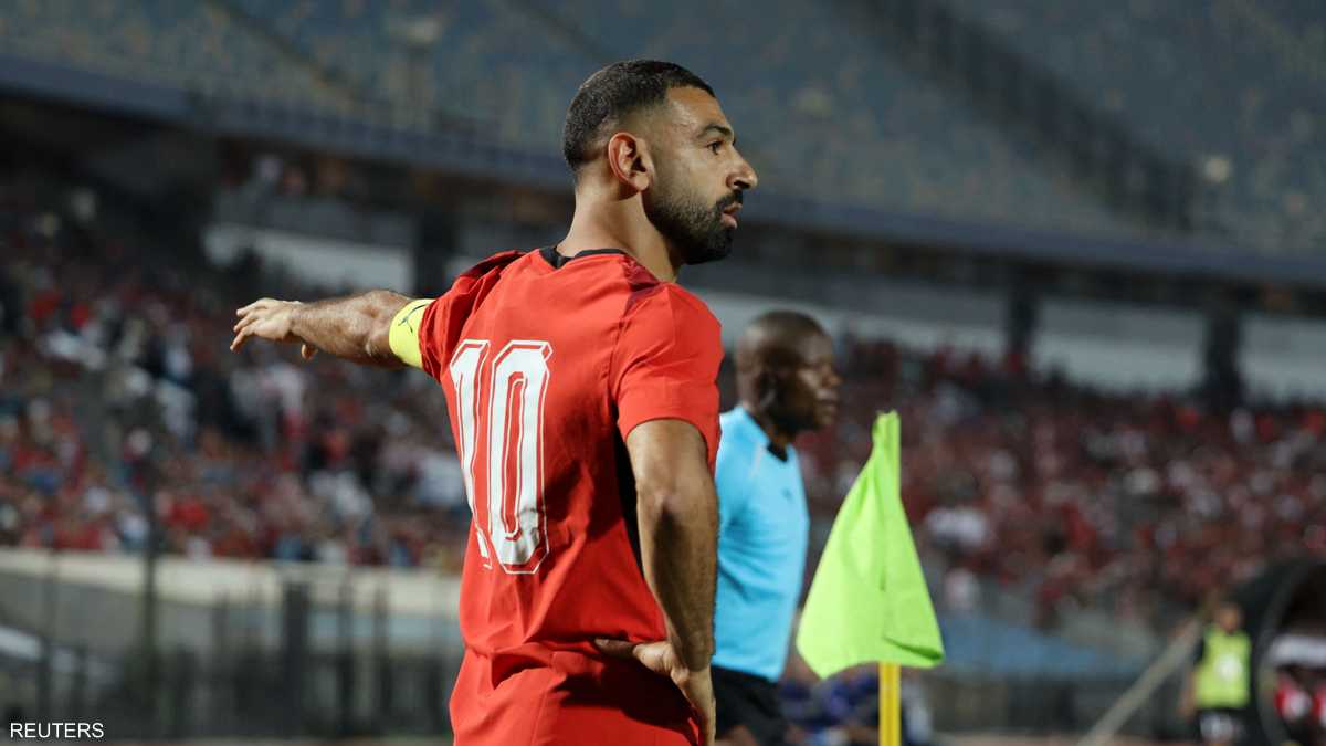 صلاح يعيد الجدل.. هل النجيل الصناعي أخطر على اللاعبين؟