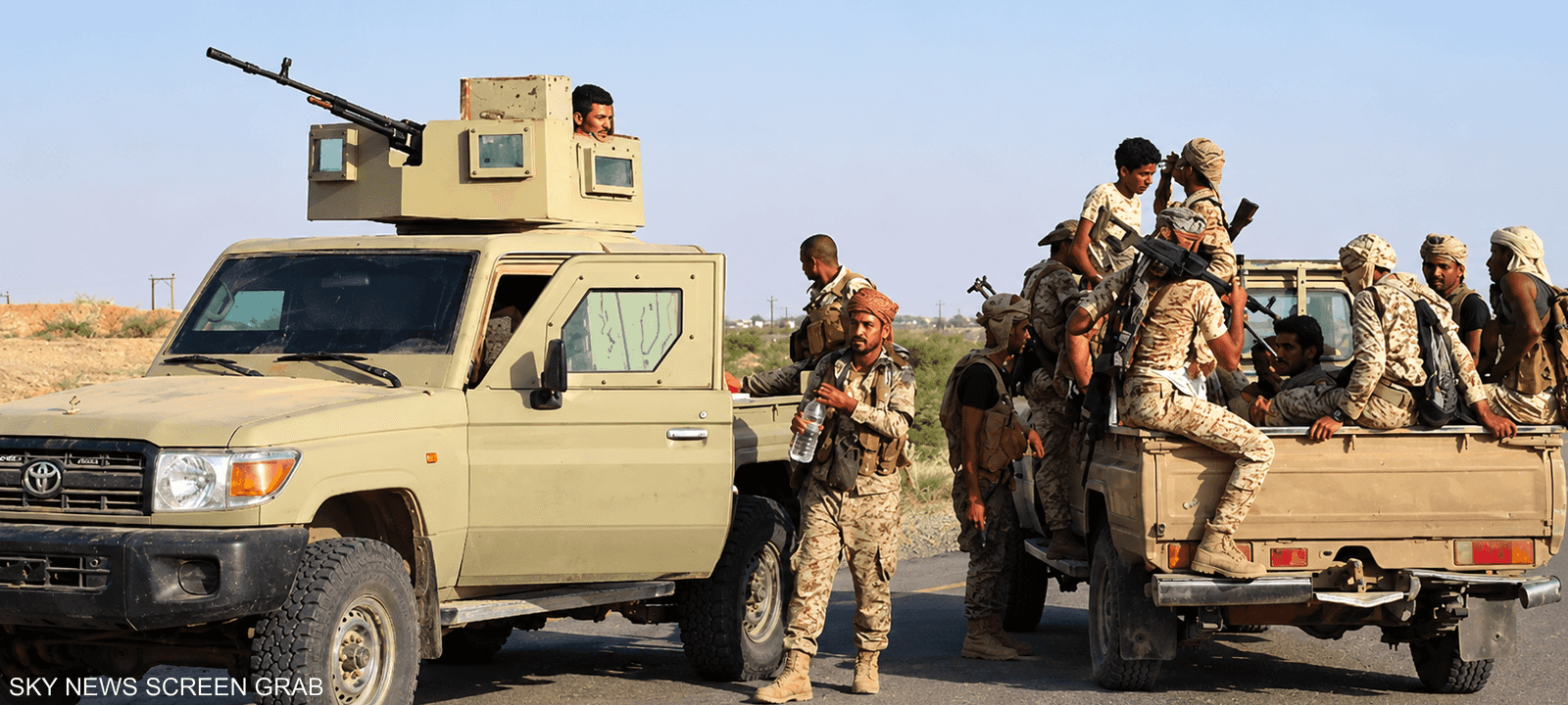 الحوثيون وباب المندب.. تراجع في الجبال وتحذير جوي