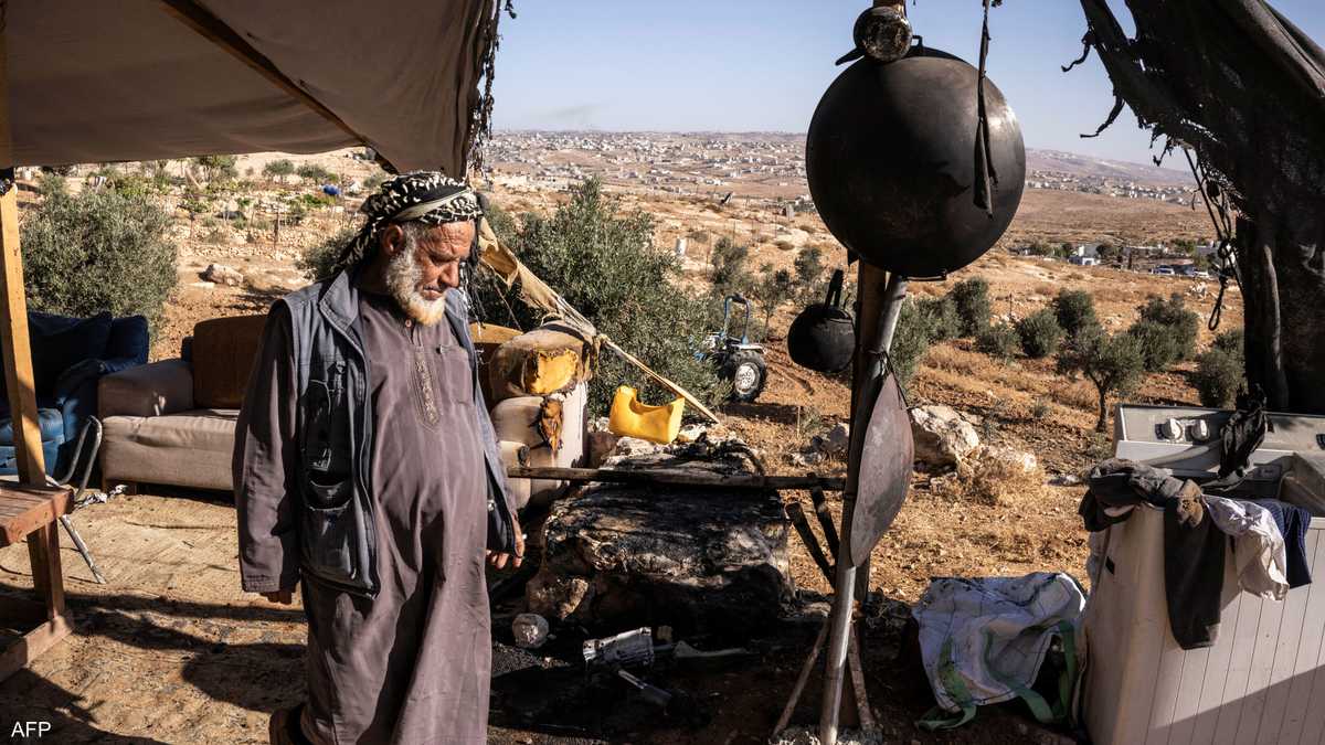 مزارع فلسطينية تواجه العطش.. ومستوطنون يسبحون في مياهها