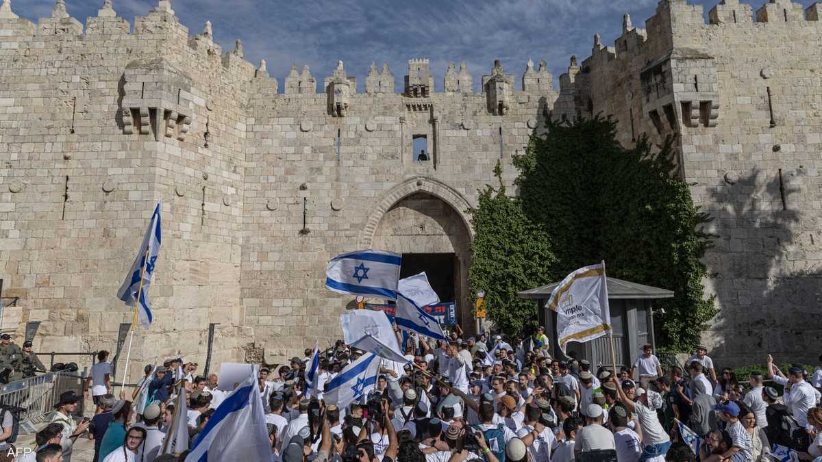 تأهب بالقدس.. مئات المستوطنين يقتحمون باحات الأقصى