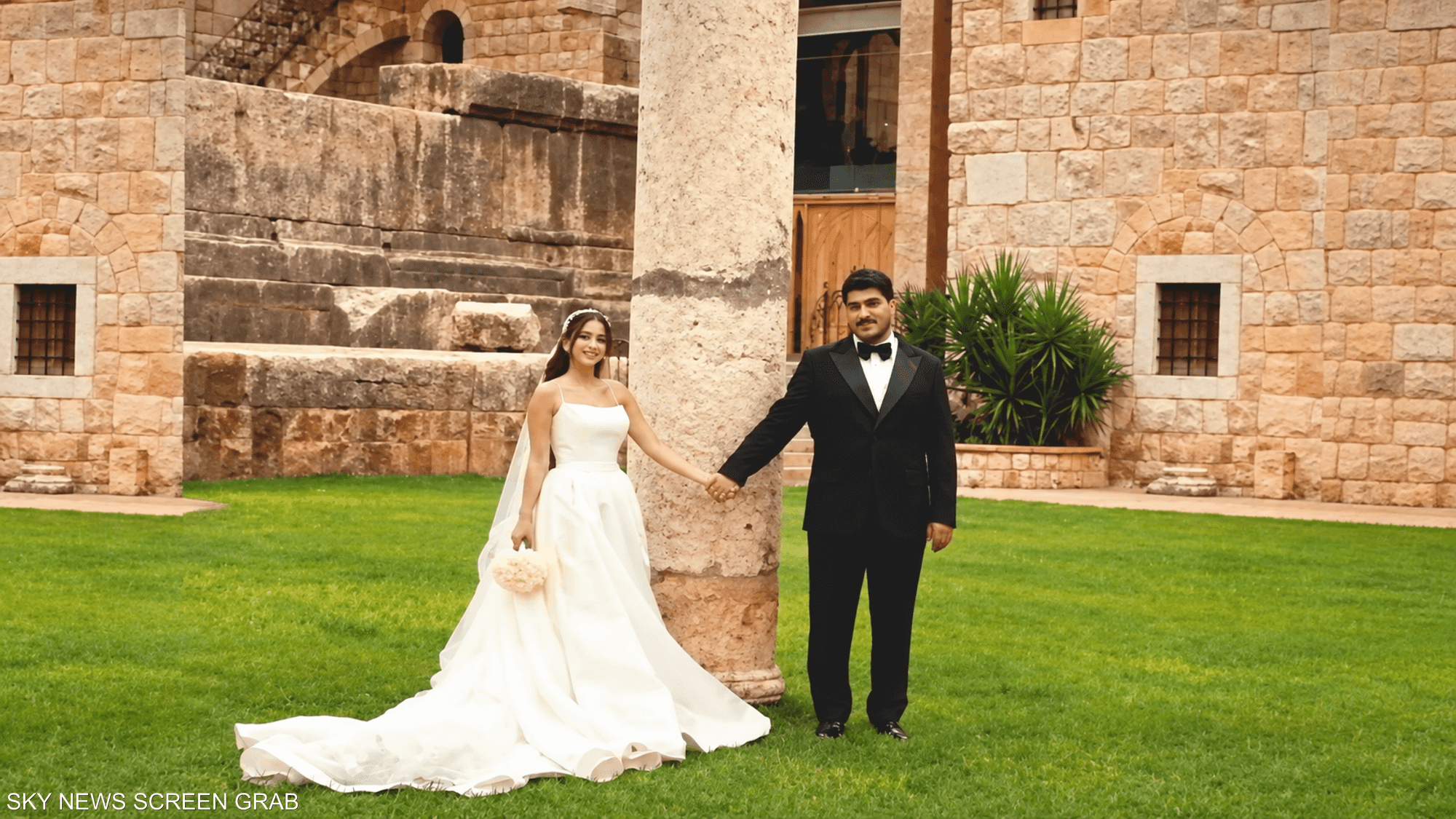 من حفلات أميركا إلى أعراس لبنان.. نجوم تحت الأضواء