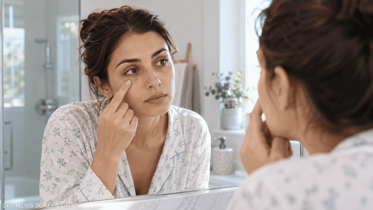 وجه منتفخ عند الاستيقاظ.. متى يكون علامة تحذيرية؟