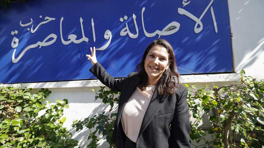 فاطمة المنصوري عضو مؤسس لحزب الأصالة والمعاصرة في عام 2008