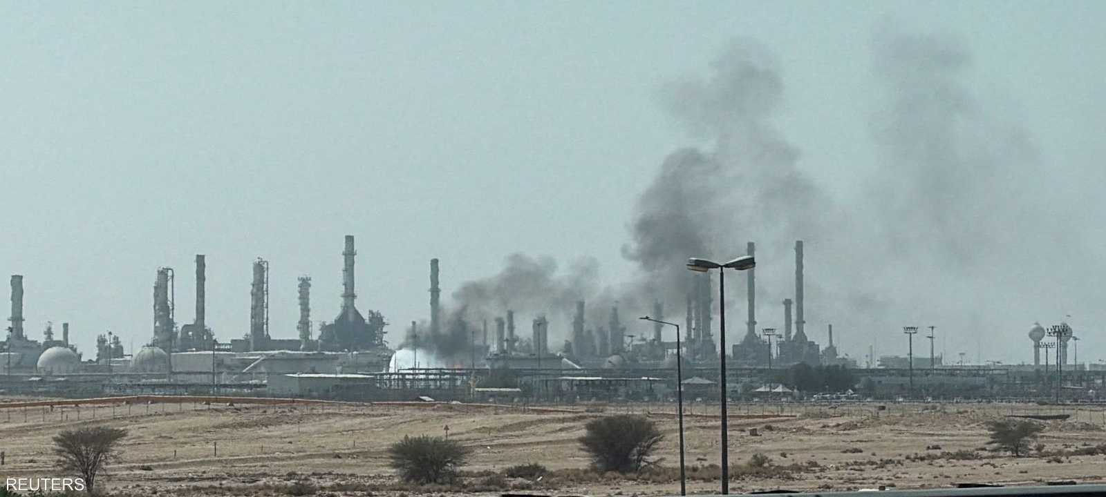 تصاعد الدخان من محيط منشاة أرامكو بالرياض