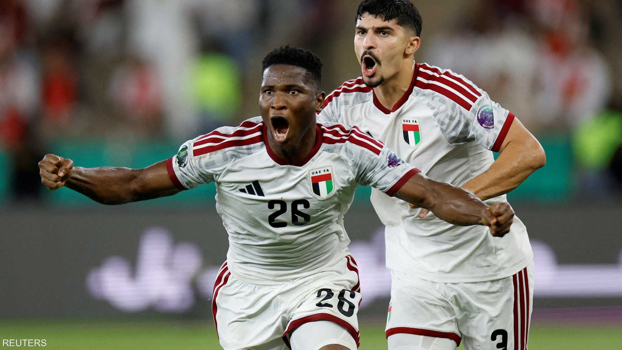 لاعبو منتخب الإمارات يحتفلون بالتأهل إلى نهائي "خليجي 27"