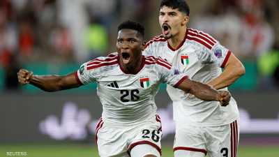 لاعبو منتخب الإمارات يحتفلون بالتأهل إلى نهائي "خليجي 27"