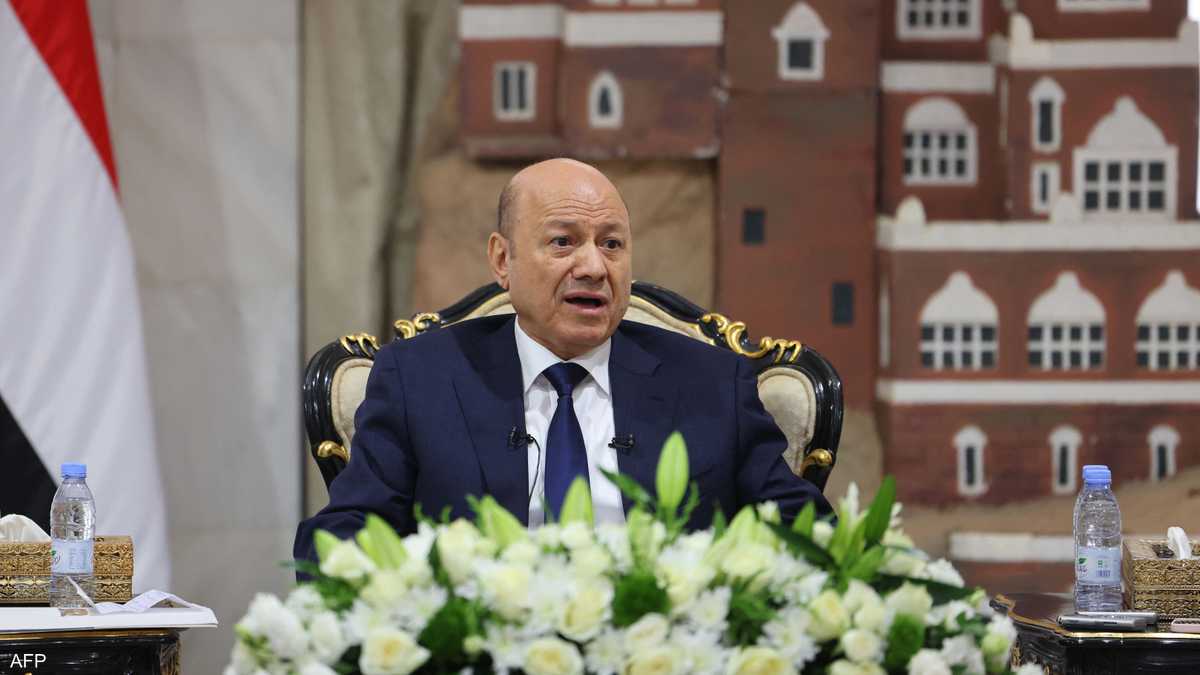 العليمي: بدء العمليات العسكرية لاستعادة كامل أراضي اليمن