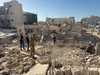 فلسطينيون في غزة يحولون إزالة الركام إلى مصدر للرزق
