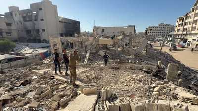 فلسطينيون في غزة يحولون إزالة الركام إلى مصدر للرزق
