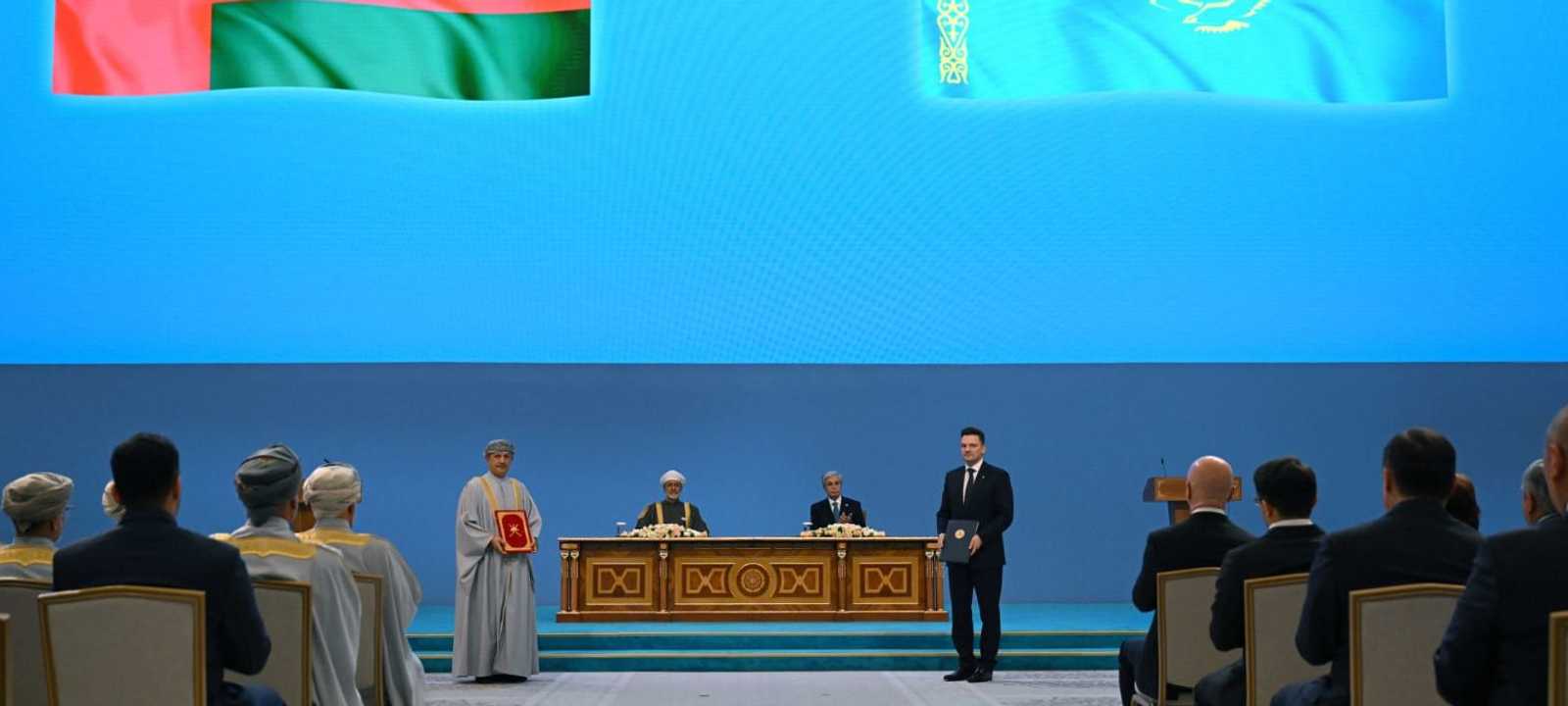 عُمان وبنك التنمية الأوراسي