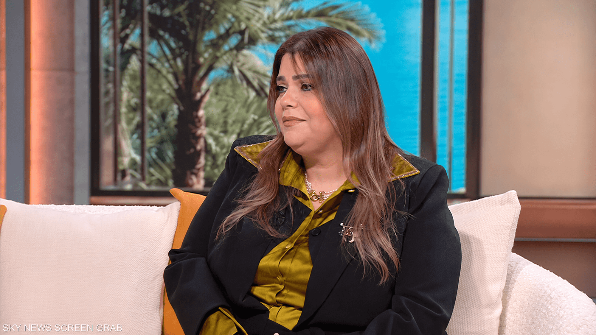 "نيفين القاضي".. جعلت من الثوب الفلسطيني والتطريز التراثي