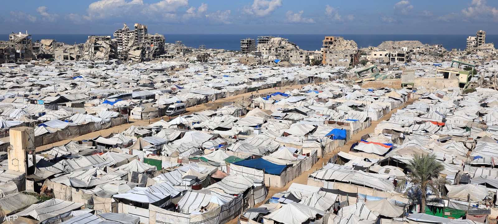 خياما للفلسطينيين النازحين في مدينة غزة