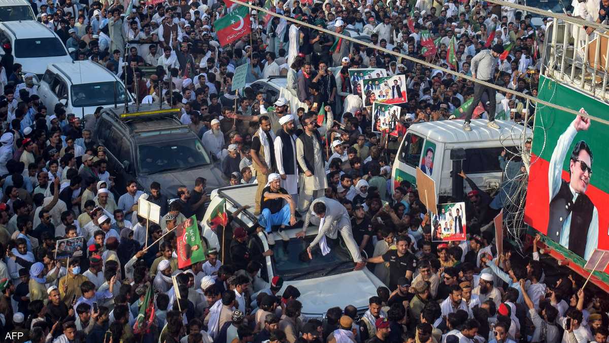 احتجاجات في باكستان.. وخلاف الحكومة و"الإنصاف" يتفاقم