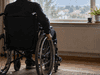 لم يكن المسكن مجهزا بمرحاض يمكن استخدامه بكرسي متحرك