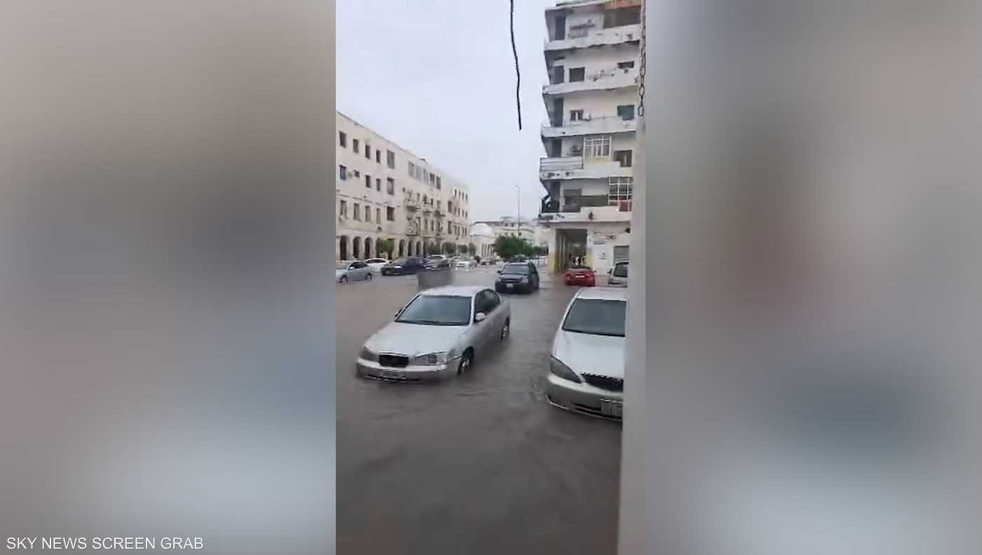 طرابلس تحت وطأة السيول.. وفيات وشوارع تغرق بمياه الأمطار