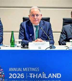 وزير المالية السوري محمد يسر برنية ترأس وفد بلاده في اللقاء