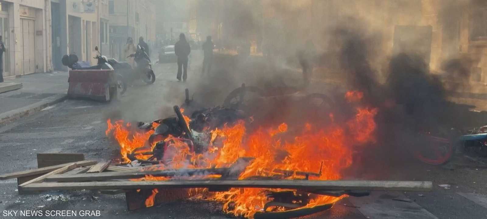 فرنسا بين غضب الشارع والعنف.. اختبار صعب لماكرون