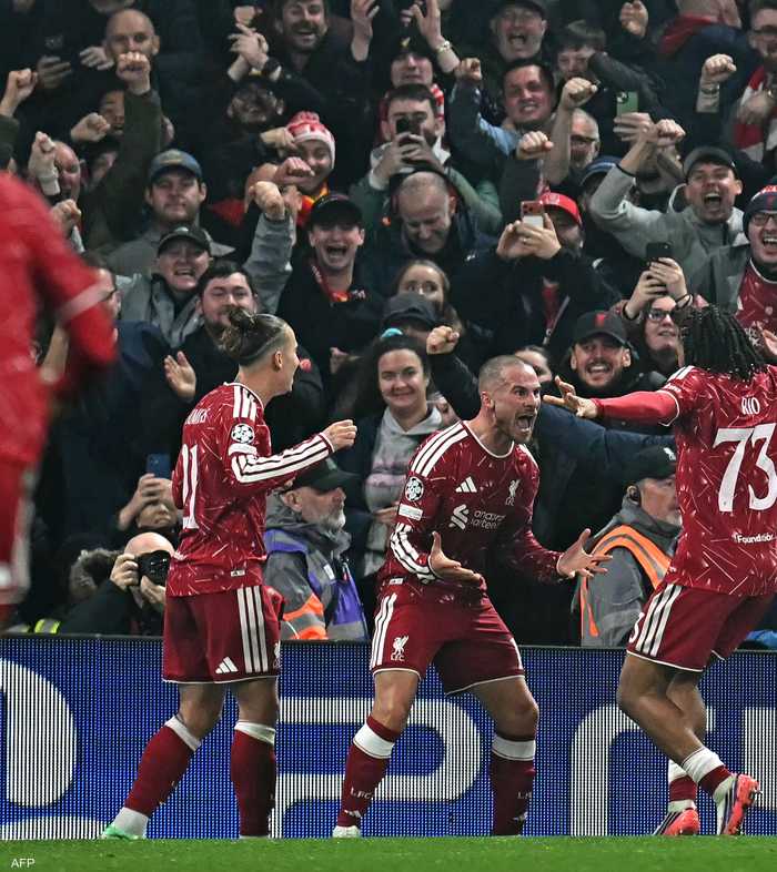 لاعبو ليفربول يحتفلون بالفوز على فياريال بدوري أبطال أوروبا