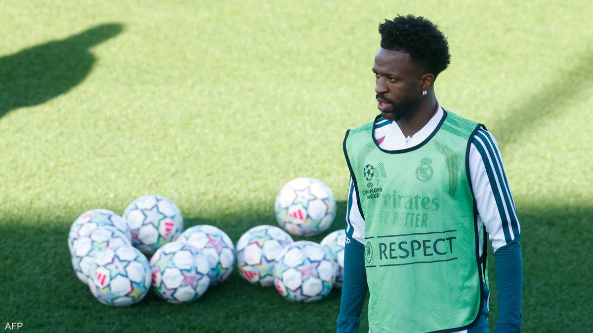 فينيسيوس فكر في مغادرة ريال مدريد.. ناد إنجليزي كان ينتظره