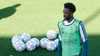 فينيسيوس فكر في مغادرة ريال مدريد.. ناد إنجليزي كان ينتظره
