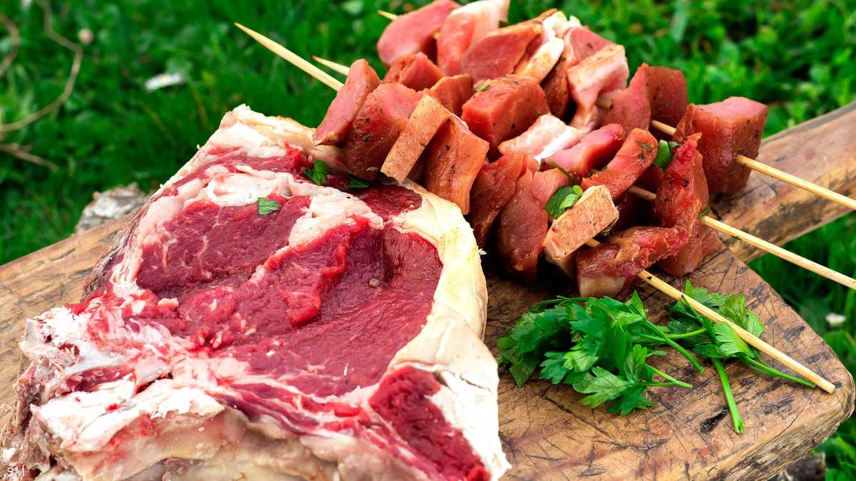 اللحوم الحمراء.. موضة غذائية جديدة تعد النساء بفوائد صحية