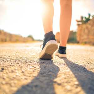 المشي بعد الأكل يقلل من مستويات السكر في الدم