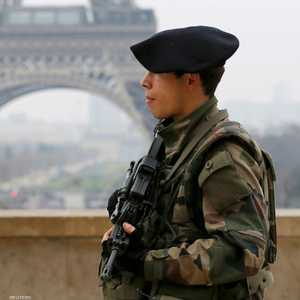 شرطة فرنسية قرب برجل إيفل في باريس (أرشيفية)