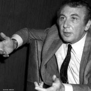 الشاعر السوري الراحل نزار قباني