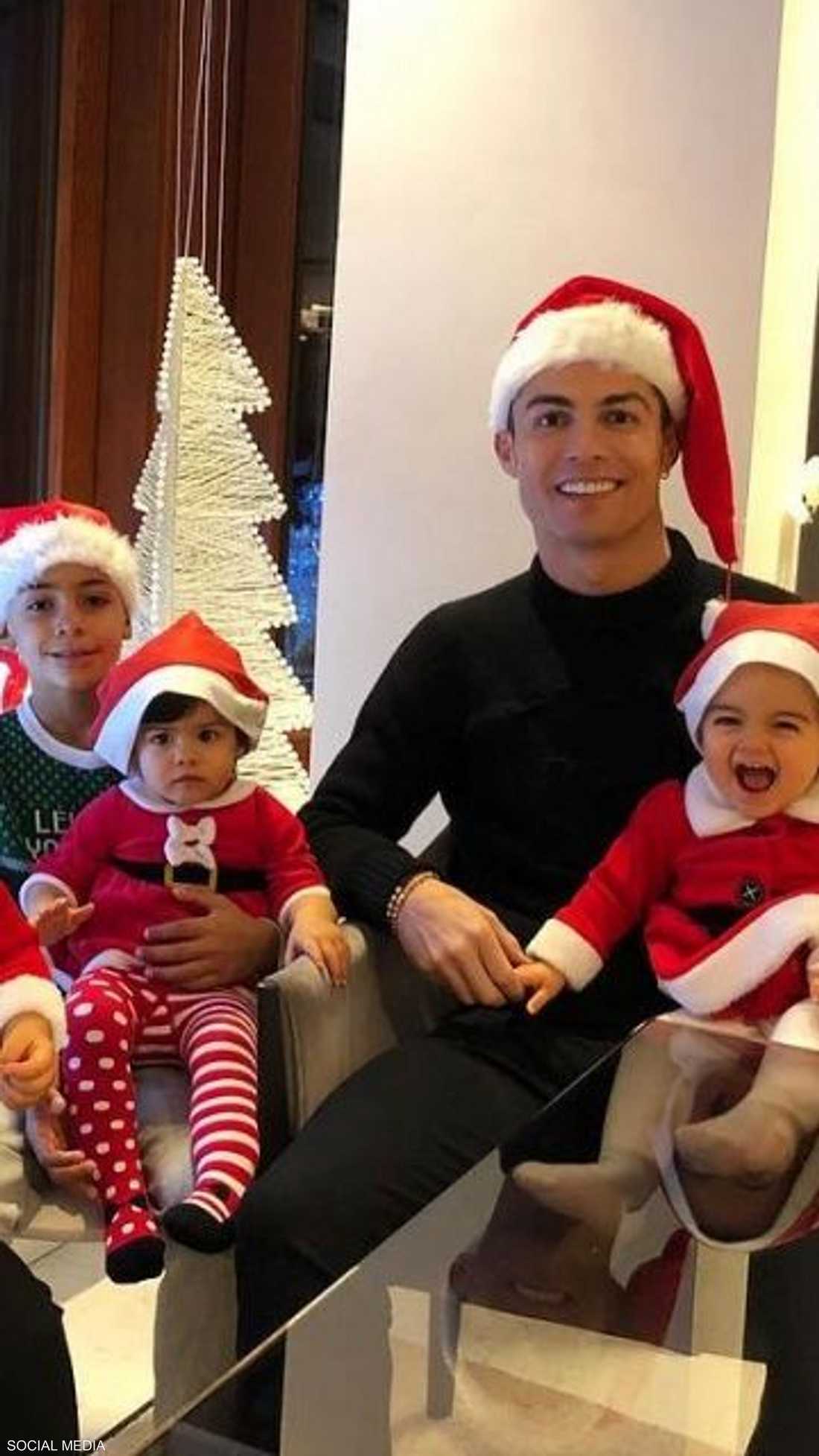 رونالدو وعائلته الصغيرة
