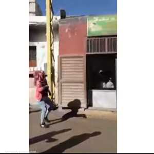 اعتداء على محلات لاجئين سوريين في عرسال