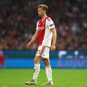 أصيب دي يونغ في العضلة الضامة