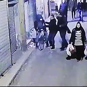 لحظة تفجير إرهابي عبوة ناسفة في القاهرة.