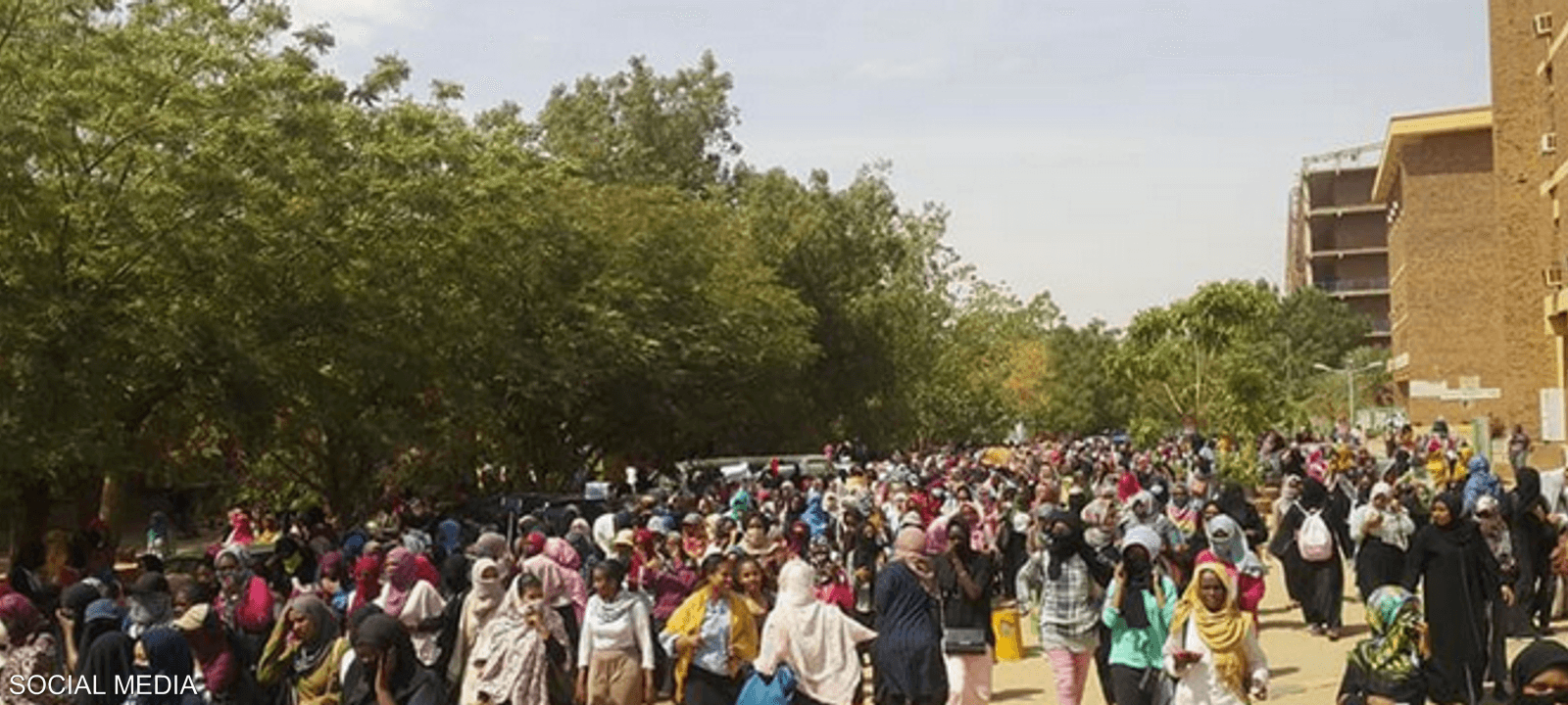 جامعة الأحفاد تخرج في تظاهرة لليوم الثاني على التوالي