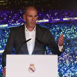 زيدان يعود إلى ريال مدريد من جديد