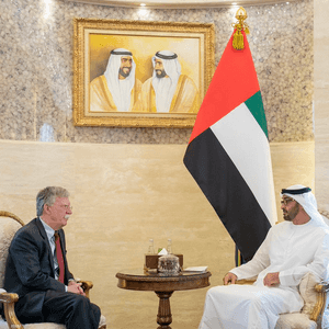 محمد بن زايد لدى استقباله جون بولتون