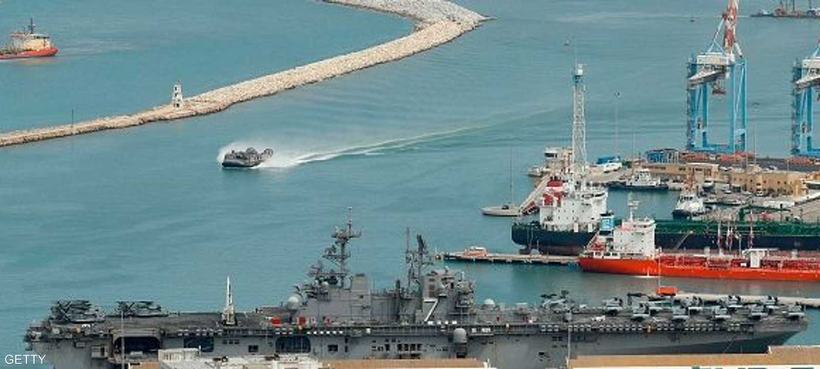 جانب من ميناء حيفا شمالي إسرائيل.