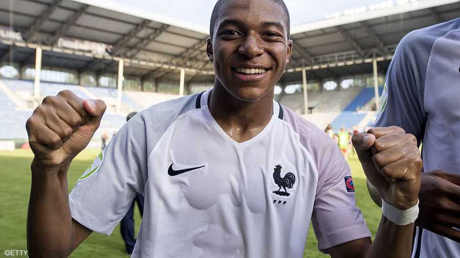 حين كان عمره 18 عاما، ساعد موناكو على تحقيق لقب الدوري الفرنسي للمرة الأولى منذ 17 سنة.