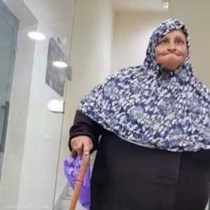 صورة الحاجة وفاء التي باتت تعرف بلقب المتسولة المليونيرة