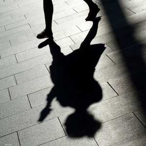 الفتاة تعرضت لمحاولة اغتصاب - صورة أرشيفية