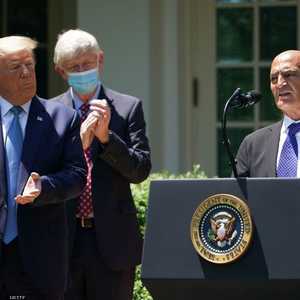 منصف السلاوي إلى جانب ترامب