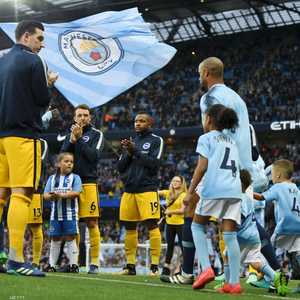 أندية إنجلترا قدمت ممرا شرفيا لمانشستر سيتي في 2018