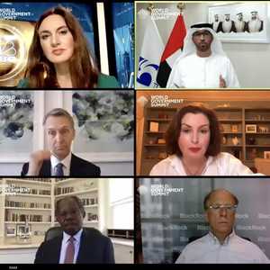 الدكتور سلطان بن أحمد الجابر أثناء جلسة حوارية "عن بعد"